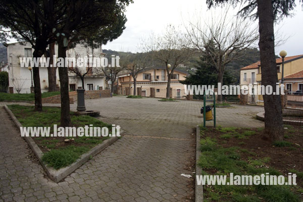 Lamezia: Degrado nello spazio verde di via Sapri