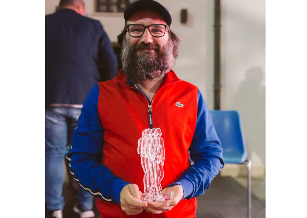 vincenzo-filosa-con-il-premio-de-luca_09f0b.jpg