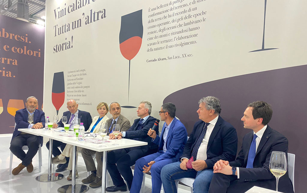 Presidente del consiglio regionale a Vinitaly: “Il vino calabrese rappresenta la storia millenaria dei nostri territori”