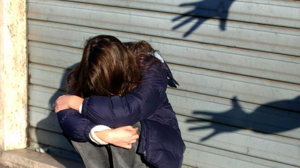 Lamezia: Tenta di violentare minorenne in pieno centro, denunciato trentenne