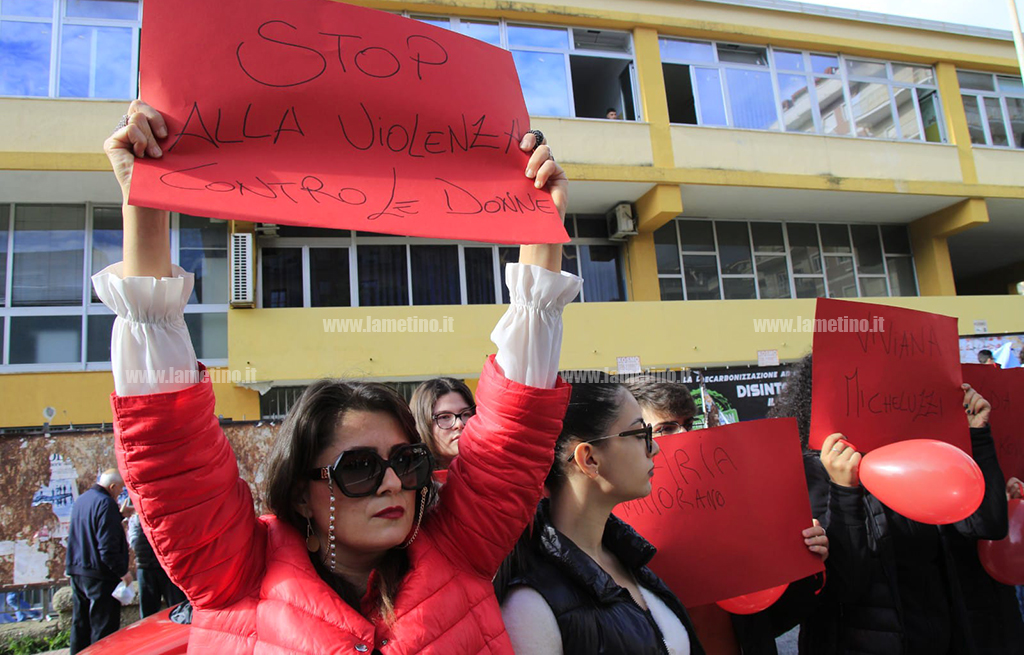 violenza-donne-lamezia-2511226ea4c_d8f75_2ef9c.jpg