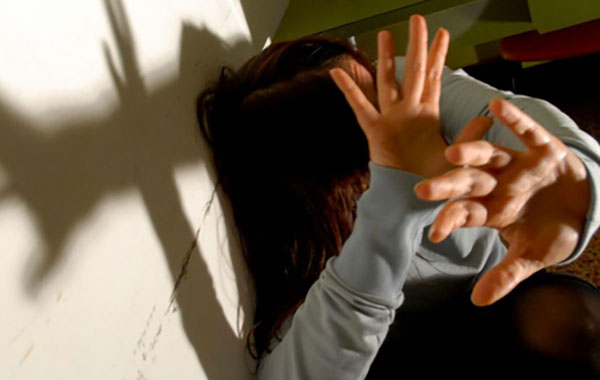 Lamezia, donna maltrattata chiede aiuto a Carabinieri: ai domiciliari il compagno