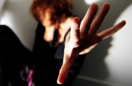Maltratta e picchia l'ex convivente, 39enne arrestato dai Carabinieri a Catanzaro