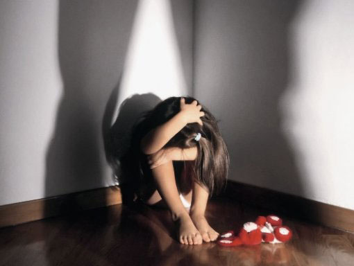 Calabria: Abusava da anni di figlia adottiva minorenne, arrestato