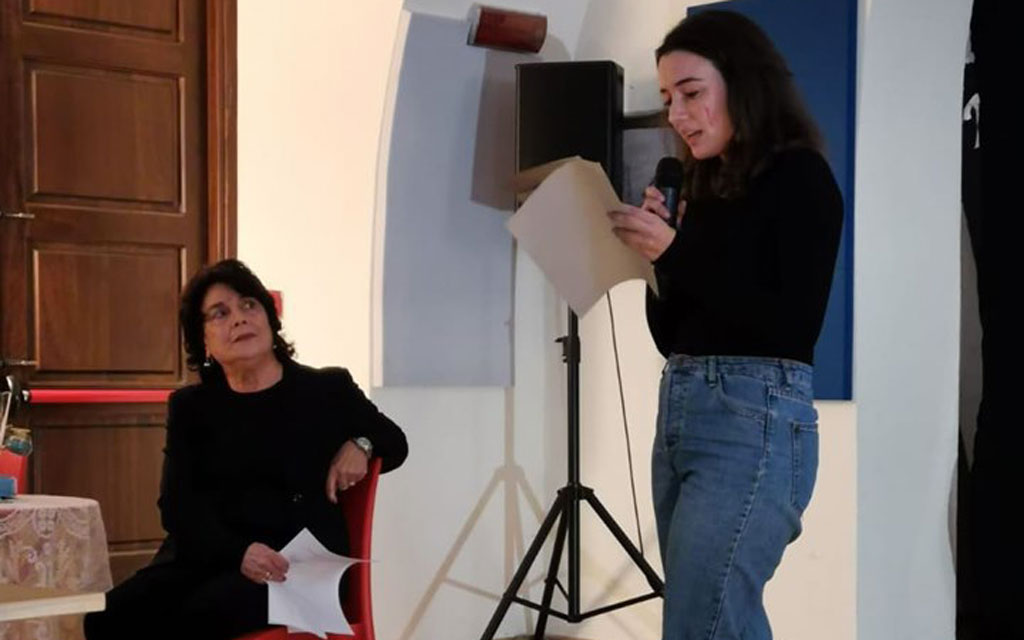 virginia-garo-legge-il-manifesto-di-non-una-di-meno.jpg