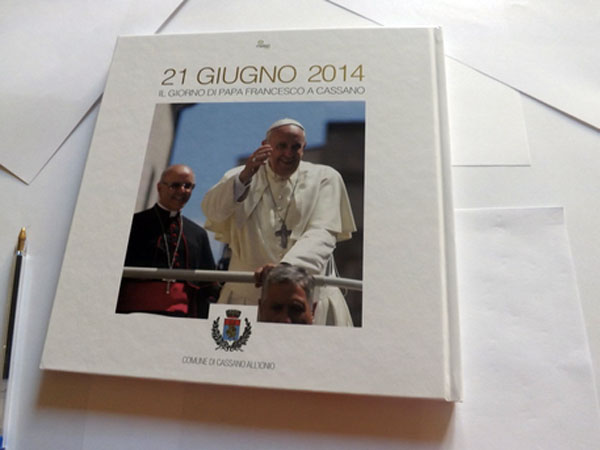 Calabria: a Cassano Ionio libro su visita Papa di un anno fa