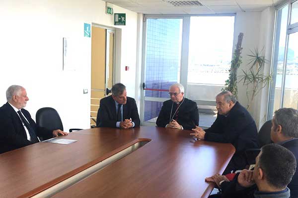 Porto Gioia Tauro, vescovo Milito incontra lavoratori: "È importante vivere nell'osservanza delle regole"