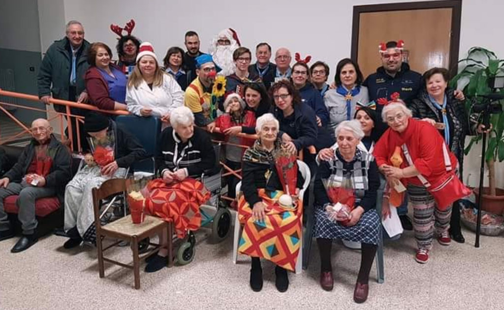 vola-foto-anzinani-visita-natale-18.jpg