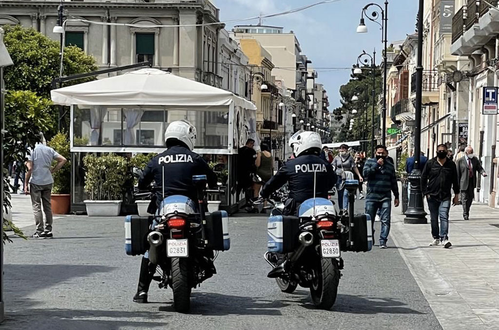 Scippa la borsa ad una suora facendola cadere, arrestato 30enne a Reggio