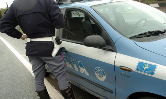 Aggredisce e ferisce poliziotto durante un controllo a Vibo, arrestato