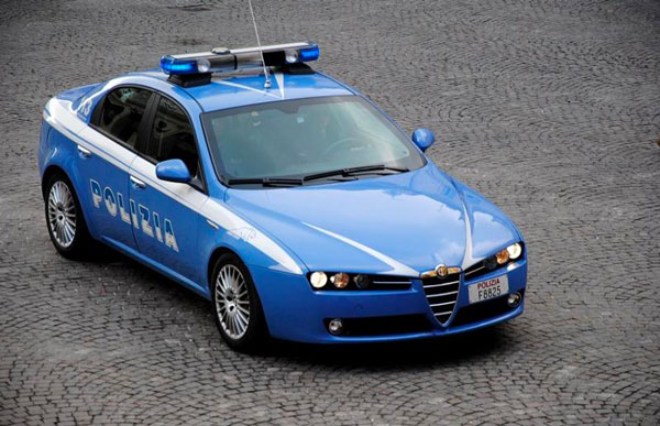 Sorprese con attrezzi da scasso e spray urticante, denunciate due giovani a Vibo