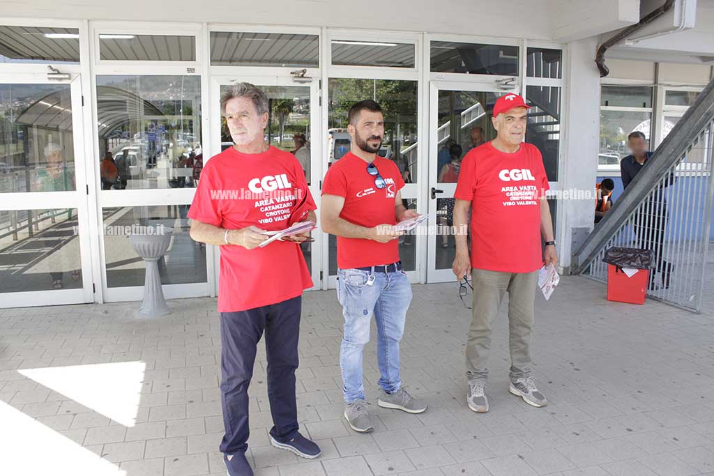 volantinaggio-cgil-ospedale-lamezia-18-giugno-20191.jpg