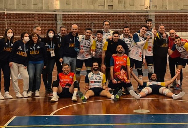 Pallavolo, la Raffaele Lamezia batte il Catania e centra i playoff