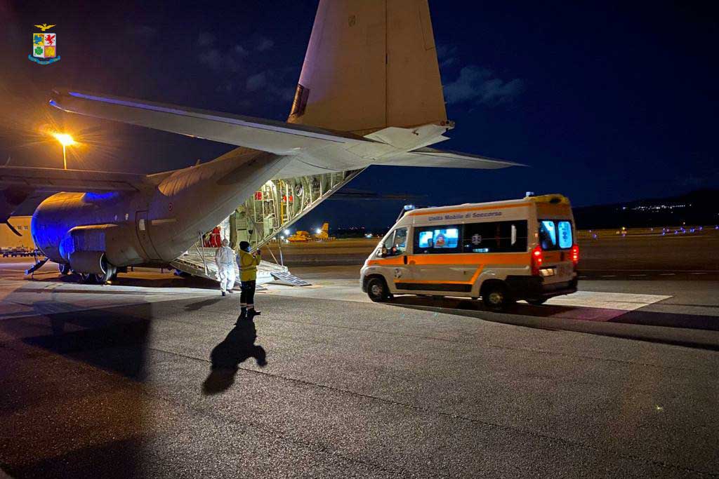Covid, volo sanitario urgente per bambina di 6 mesi trasportata da Lamezia a Roma