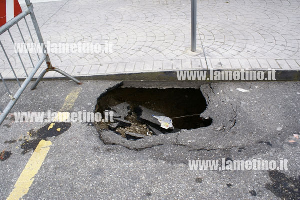 voragine-viale-primo-maggio-ter.jpg