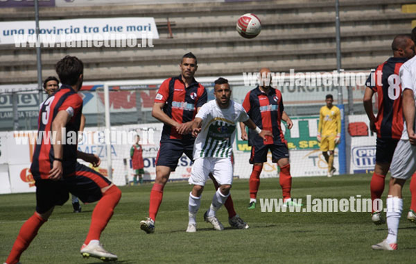 vugor-aaquila-2013-bis.jpg