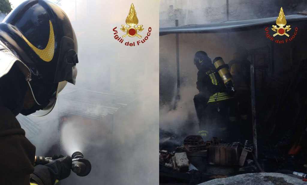 Incendio in un magazzino a Pentone, intervengono vigili del fuoco 