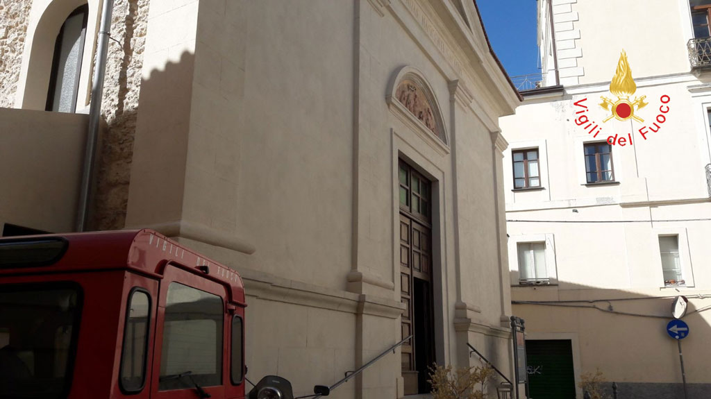 Campane chiesa di Montecorvino a Catanzaro fuori uso, i vigili del fuoco le rimettono in funzione