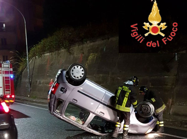 Auto si ribalta a Catanzaro, illeso 21enne