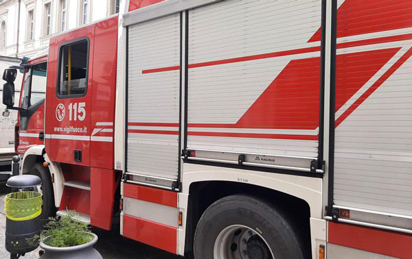 Intimidazione ad avvocato a Cosenza, incendiata porta dello studio 