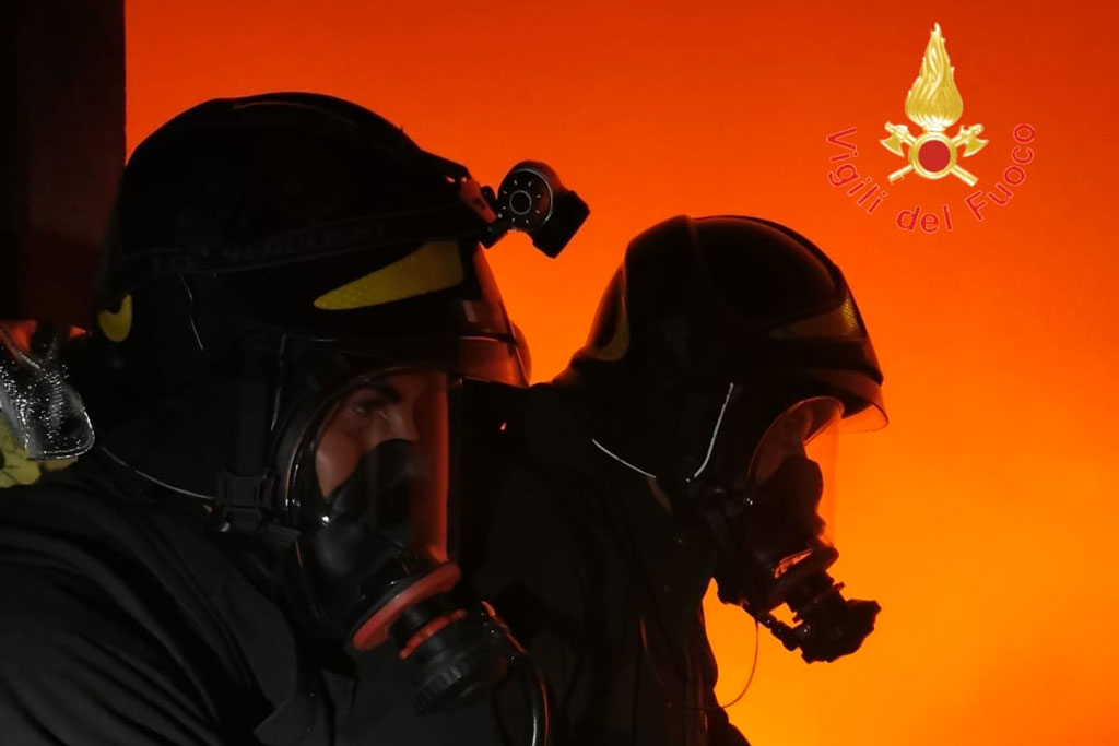 Abitazione in fiamme nel Reggino, salvi gli occupanti