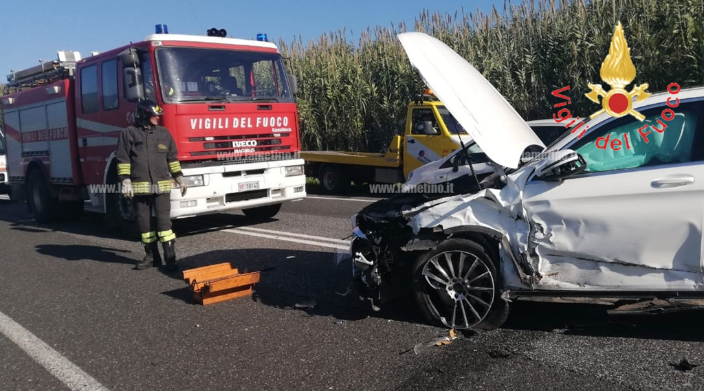 Lamezia, scontro tra due auto in via del Progresso: disagi alla circolazione