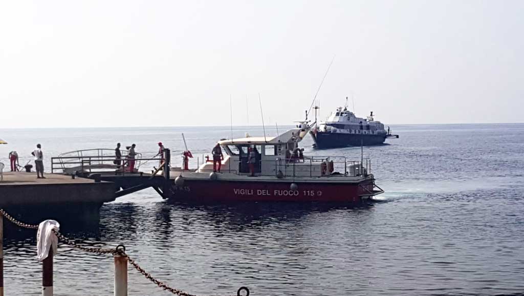 Vigili del Fuoco calabresi sull'isola di Stromboli, sul posto anche capo del Corpo Fabio Dattilo - VIDEO