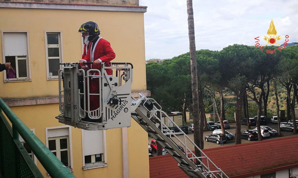 vvf-babbo-natale-ospedale2018.jpg