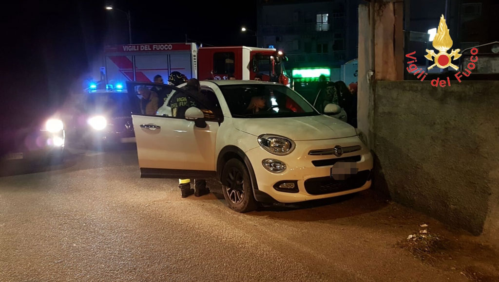 Malore alla guida, auto finisce contro muro a Catanzaro: ferita giovane