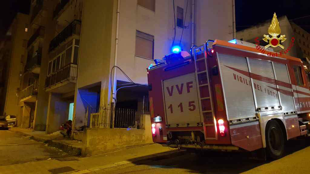 Incendio da cucina gpl in abitazione a Reggio, intervengono vigili del fuoco