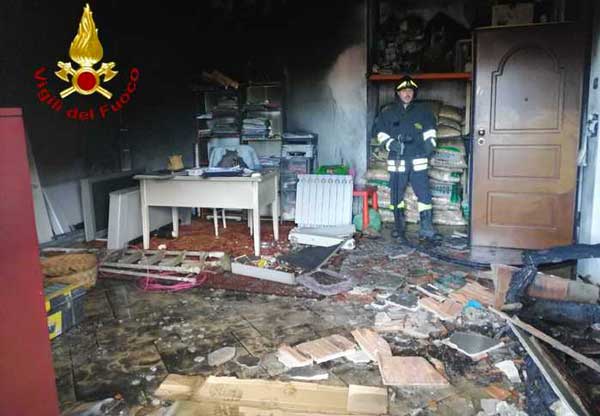 Fiamme in un appartamento a Cirò Marina, danni ingenti 