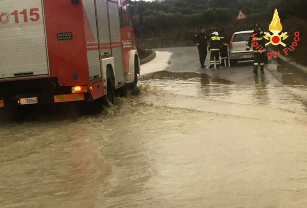 Finisce con l'auto nel torrente in piena, muore 81enne nel Cosentino