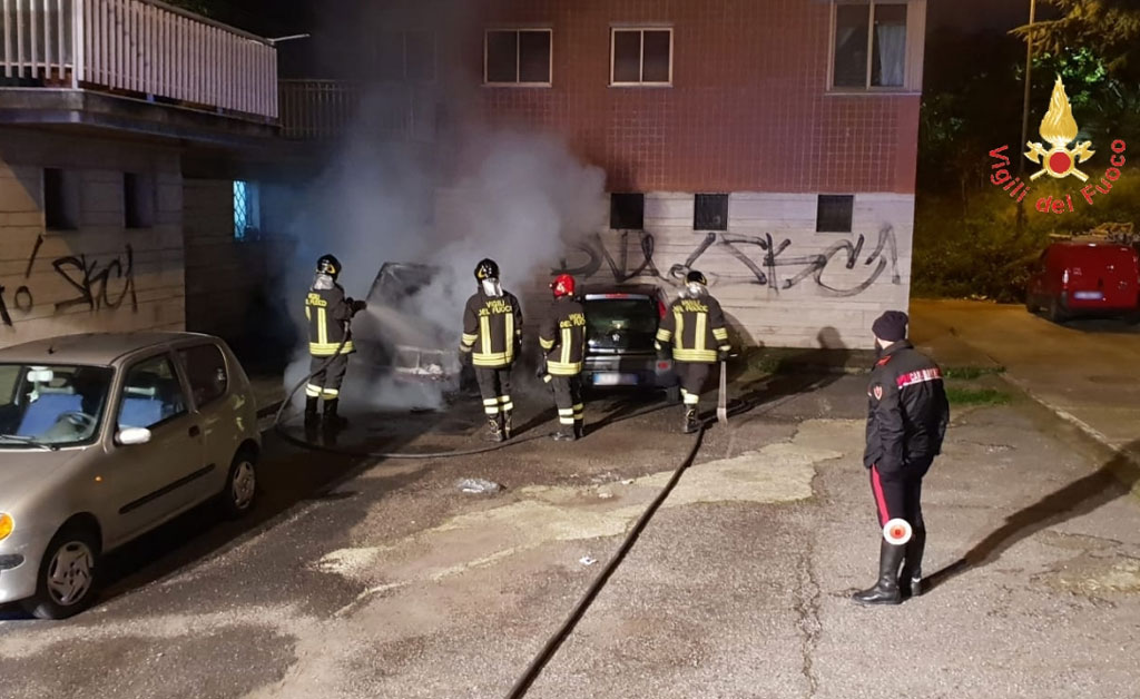 vvf-foto-incendio-auto1.jpg