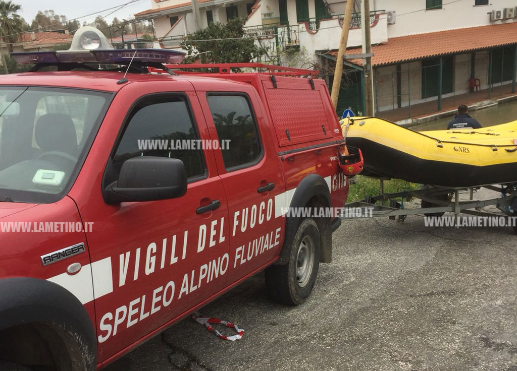 Mareggiata e allagamenti a Nocera: anziana rimasta bloccata in casa, intervengono vigili del fuoco