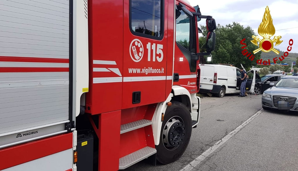 Incidente frontale in località Santo Janni a Catanzaro, feriti 