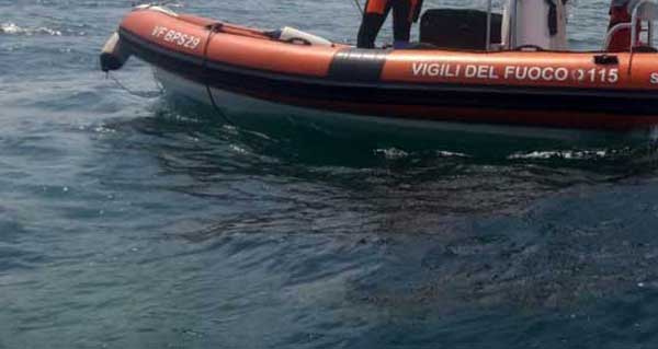 Imbarcazione alla deriva nel Vibonese, salvati 5 bambini