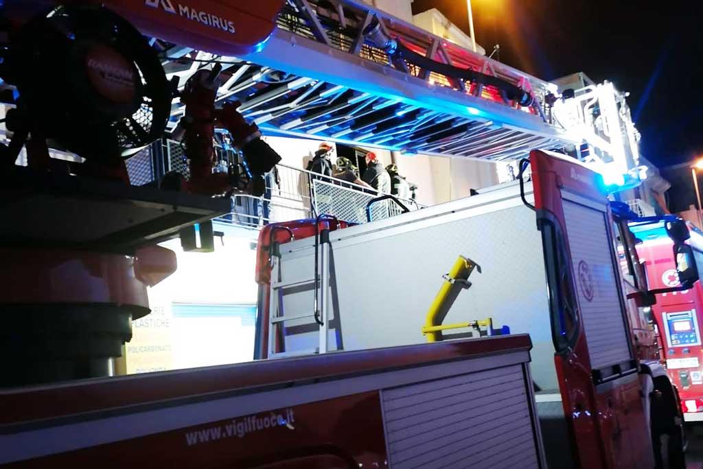 Incendio in un appartamento a Reggio Calabria, muore 76enne