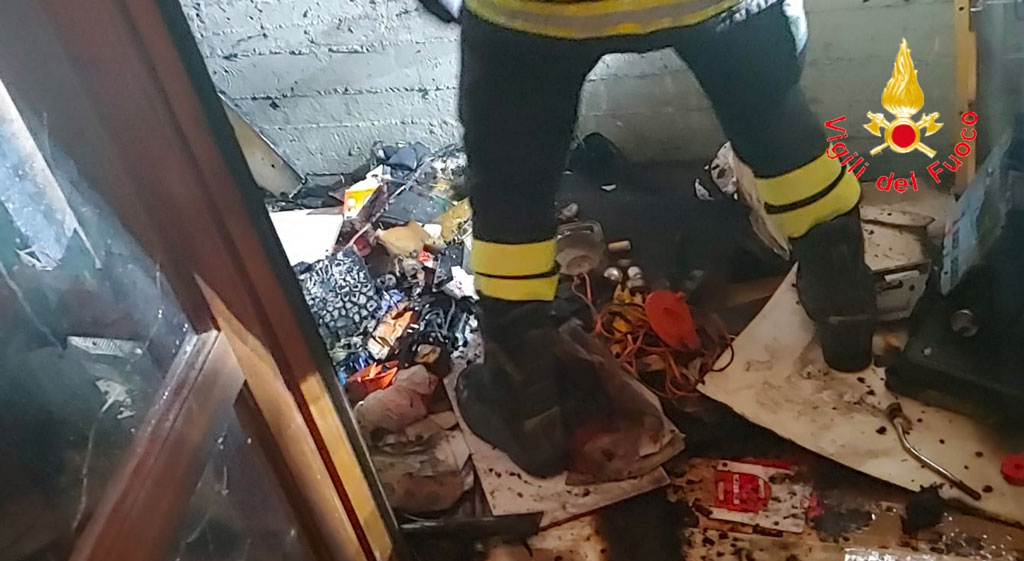 Petardi contro abitazioni a Catanzaro, primi interventi del 2019 per i vigili del fuoco 