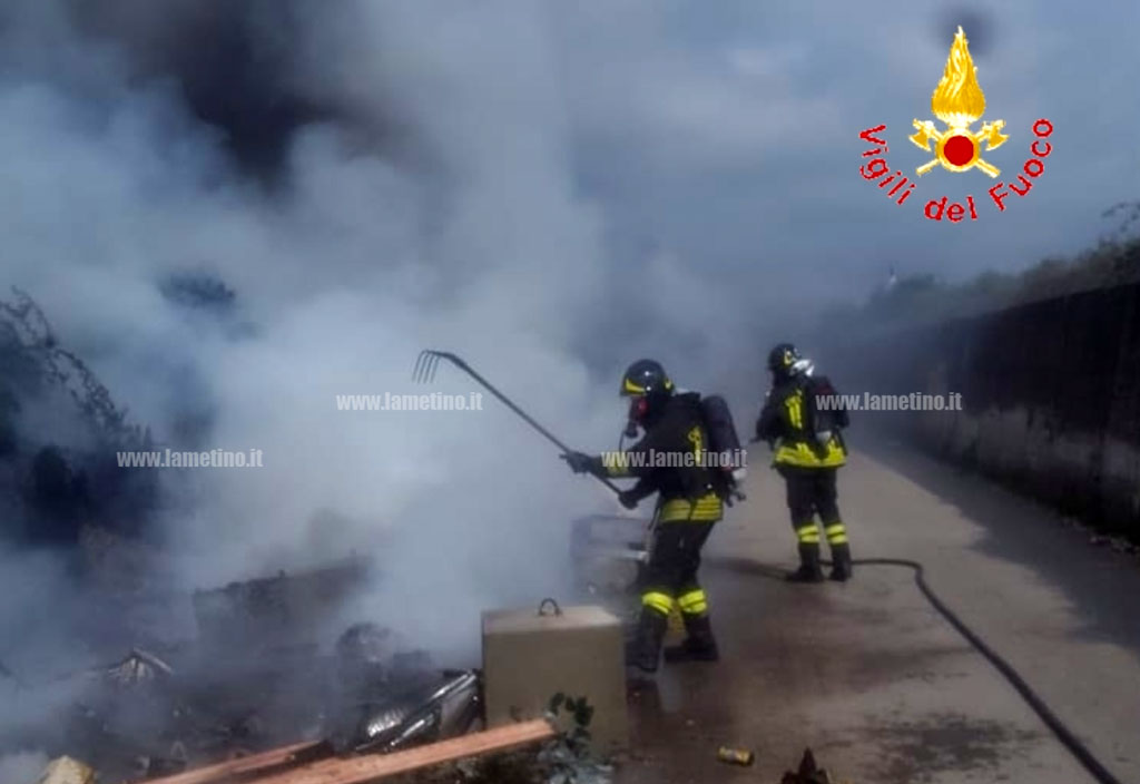 Lamezia, nuovo incendio a Scordovillo: intervengono vigili del fuoco