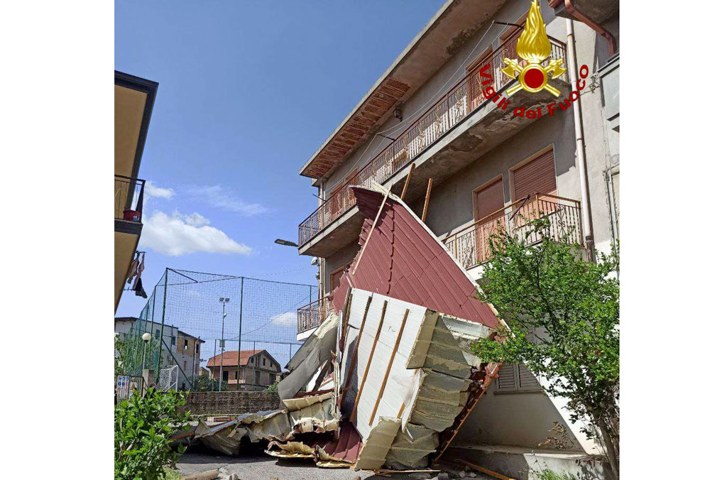 Forte vento provoca danni nel Vibonese, oltre 20 interventi dei vigili del fuoco
