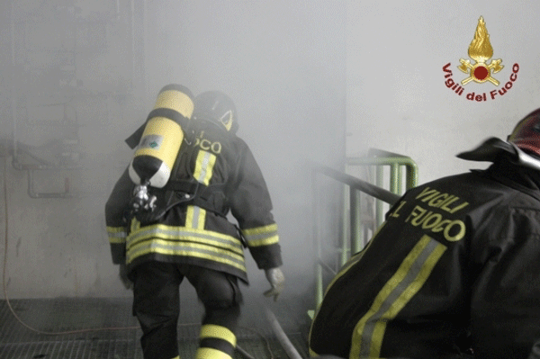 Incendiato casolare azienda agricola nel vibonese 