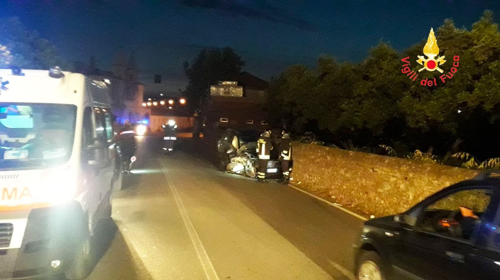 Auto contro recinzione parco archeologico Scolacium a Borgia, un ferito 