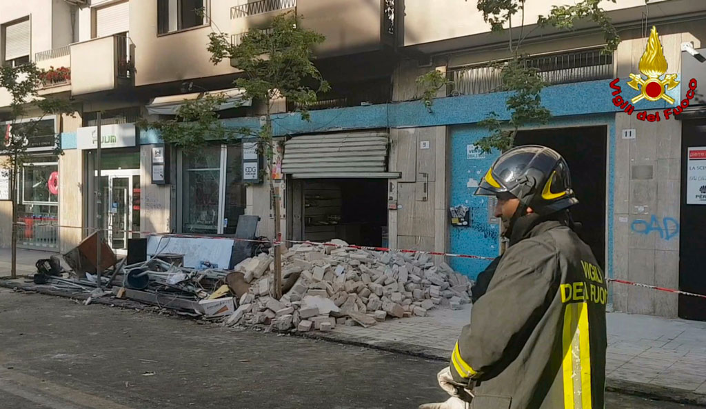 Incendiati due esercizi commerciali in centro a Cosenza 