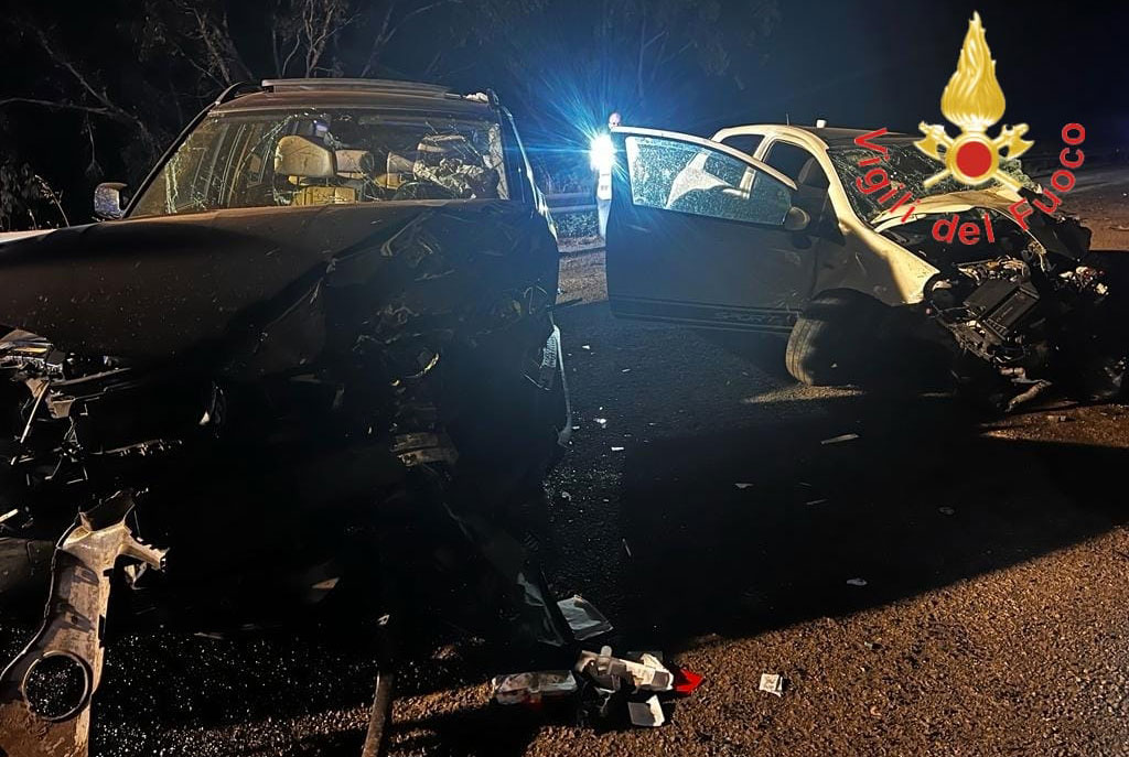 Scontro fra due auto sulla Silana Crotonese, 4 feriti