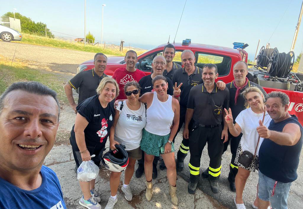 Otto escursionisti siciliani in moto restano bloccati nel parco Valli Cupe, salvati dai Vigili del fuoco