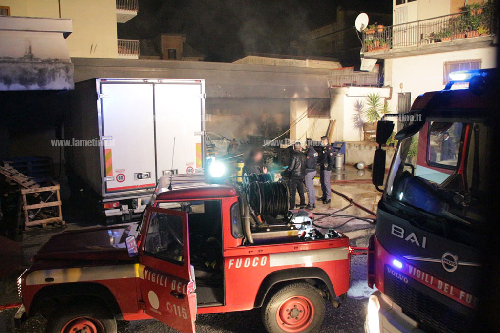 Lamezia, incendio di un'auto in via Miceli: indagini