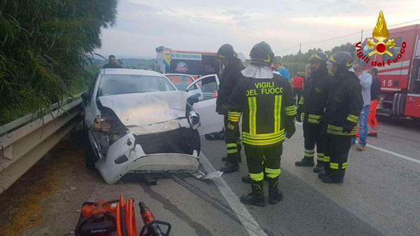 Scontro frontale sulla SS 106, un morto e due feriti a Isola Capo Rizzuto