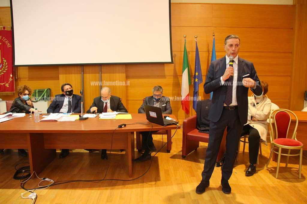 Lamezia, Consiglio approva assestamento di bilancio ma la maggioranza perde un pezzo: la Rubino passa all’opposizione