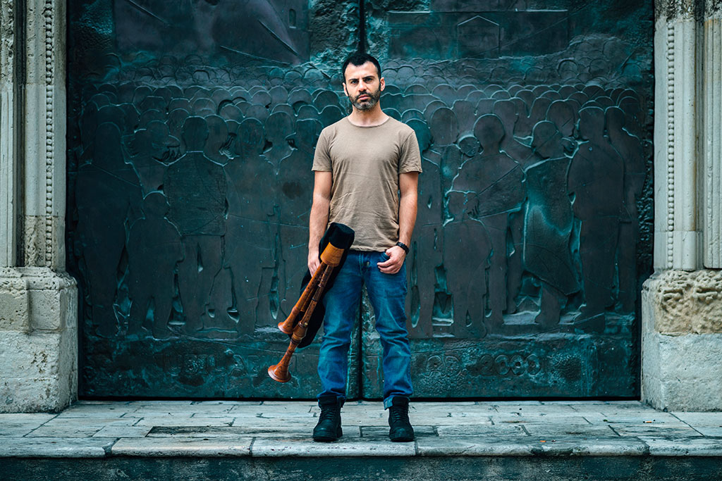 Le zampogne del polistrumentista Giulio Bianco in concerto in Calabria