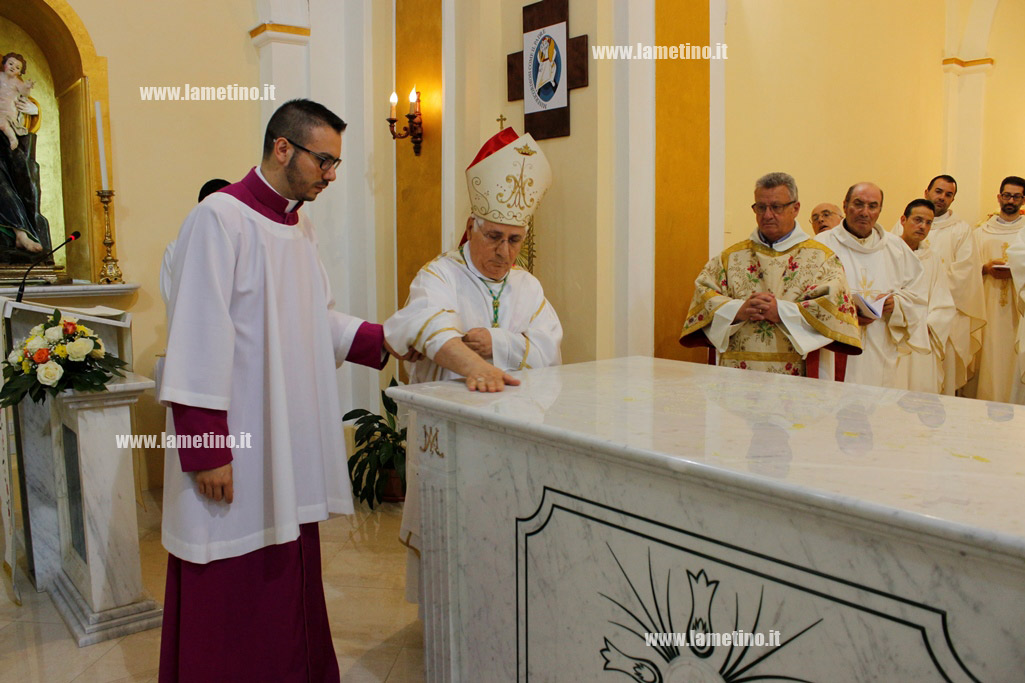 Lamezia: consacrato nuovo altare e intitolata piazza in onore Madonna delle Grazie a Zangarona